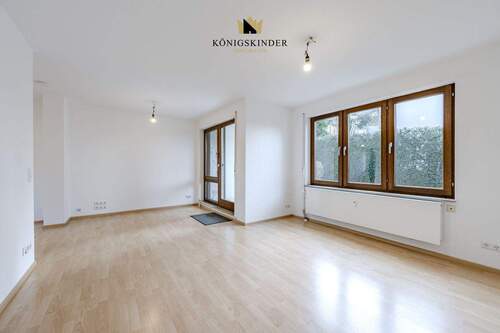 Wohnbereich - Renovierte 3,5-Zimmer-Wohnung mit Garten, Terrasse, Hobbyraum und TG-Stellplatz