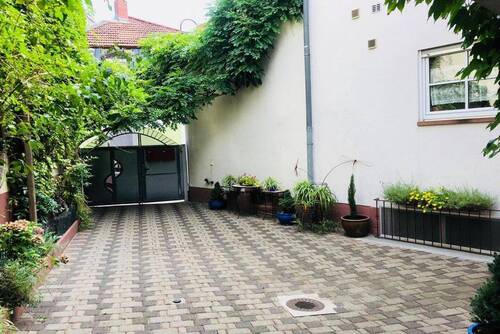 Hof (Hoftor) - Mehrfamilienhaus, Wohnhaus mit 299,00 m&sup2; in Kaiserslautern zum Kaufen