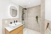 Bad mit begehbarer Dusche - 