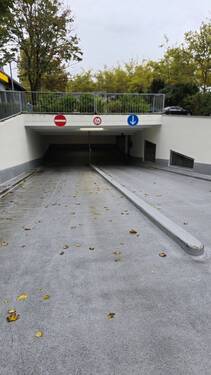 Einfachrt Tiefgarage - Garage, Stellplatz in Böblingen