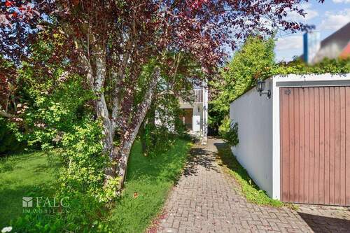 Weg zum Eingang - 
