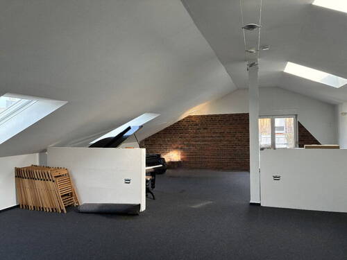 Blick von Eingangstür - Helle Gewerbefläche Büro Studio (ca. 75 m²) im Zentrum von Groß-Umstadt - Parkplätze vorhanden