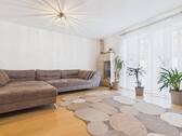 Wohnzimmer mit Balkon - Etagenwohnung mit 121,00 m&sup2; in Attendorn zum Kaufen