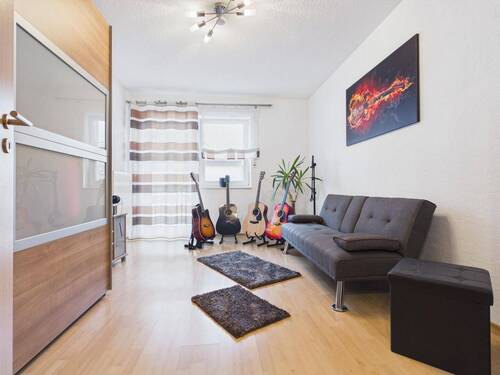 Schlaf-/Gästezimmer + Balkon - 