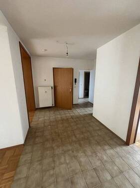 Eingang + Flur - 