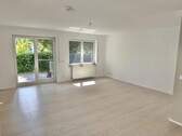 Wohnbereich mit Terrasse - 6 Zimmer Doppelhaushälfte in Bruchköbel