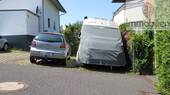2 inbegriffene Außenstellplätze - 