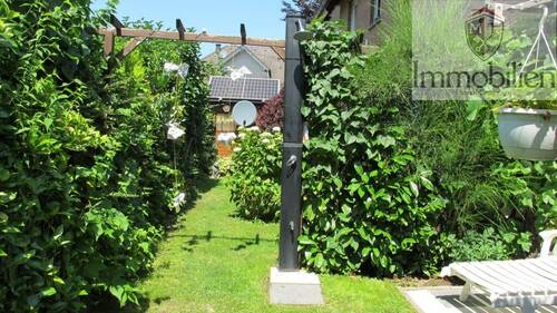 Hausseitenansicht mit eigenem Garten - 3 Zimmer Etagenwohnung zum Kaufen in Sankt Augustin