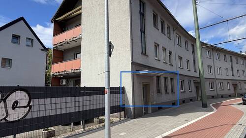 Seiten- +Vorderansicht - Charmante und ansprechende Wohnung mit Balkon, Klima und eigenem Stellplatz
