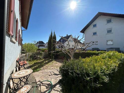Vorderhaus - sonniger Freisitz - 1 Zimmer Mehrfamilienhaus, Wohnhaus in Offenburg