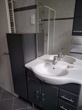 Bad - 2-Zimmerwohnung, Küche, Bad 75 m²