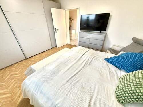 Ihr Schlafzimmer gen Diele - 