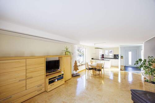 Wohnzimmer - 6 Zimmer Einfamilienhaus in Bönnigheim