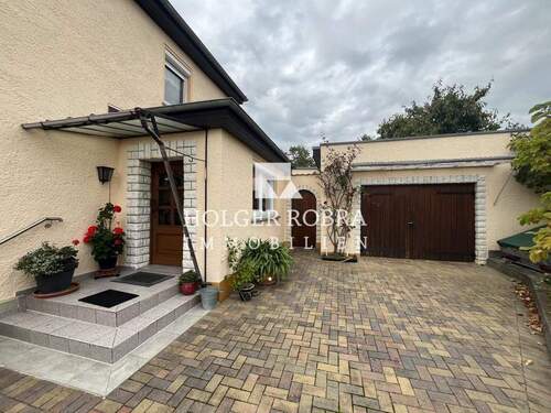 Auffahrt - Einfamilienhaus mit 176,00 m&sup2; in Salzwedel zum Kaufen