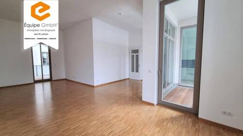 Wohnzimmer - Die Innenstadt heißt Sie willkommen - modern Wohnen mit 2 Balkonen & Tageslichtbad!