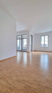Wohnzimmer - Etagenwohnung mit 100,20 m² in Dresden zur Miete