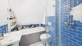 Bad mit Wanne/Dusche - 