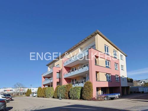 Sonnige Dachgeschoss-Wohnung mit großem Balkon (oben rechts) - 