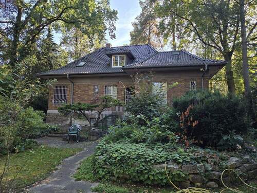 Außenansicht von hinten - 8 Zimmer Einfamilienhaus in Berlin