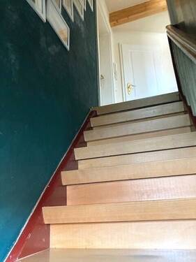 Treppenaufgang vom EG zum OG im Haupthaus - 