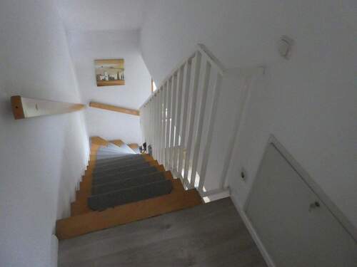 Treppenaufgang - 3 Zimmer Etagenwohnung zum Kaufen in Freital