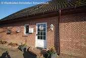 Hauseingang links - Mehrfamilienhaus, Wohnhaus mit 250,00 m² in Dellstedt zum Kaufen