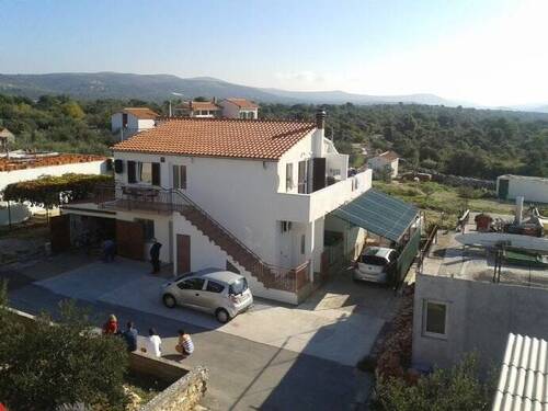 Bild 1 - Mehrfamilienhaus mit 4 Wohnungen in Kroatien