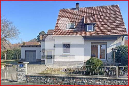 Straßenansicht - Für den geübten Handwerker! - 129.000,00&nbsp;EUR Kaufpreis, ca.&nbsp; 100,00&nbsp;m&sup2;&nbsp;Wohnfl&auml;che