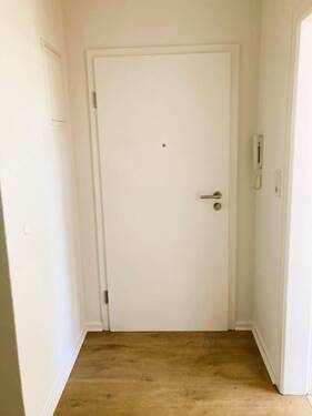 Flur - Etagenwohnung mit 80,00 m&sup2; in Bremen zur Miete