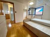 Schlafzimmer, gepflegt und renoviert - 