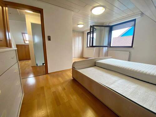 Schlafzimmer, gepflegt und renoviert - 