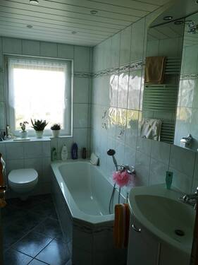 Tageslichtbad mit Wanne - 