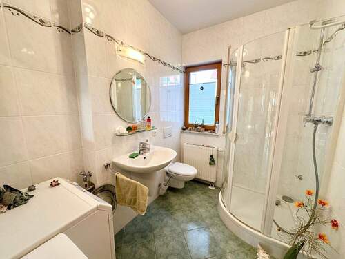 Gäste-Bad im Erdgeschoss - 