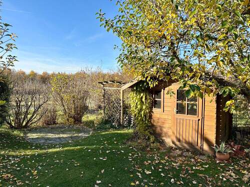 Garten mit Gartenhaus - 