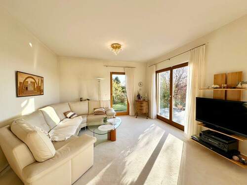 großes und helles Wohnzimmer - 