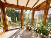 neu gebauter Wintergarten vor dem Eingangsbereich - 
