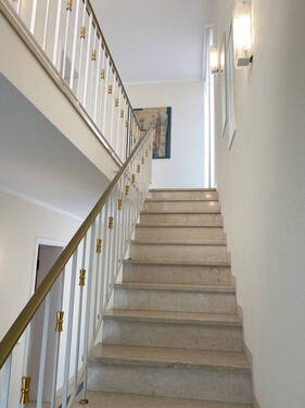 Treppe zum 1.OG - Büro in Würselen