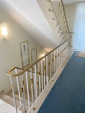 Blick Treppen im 1.OG - Büro mit 185,00 m&sup2; in Würselen zur Miete