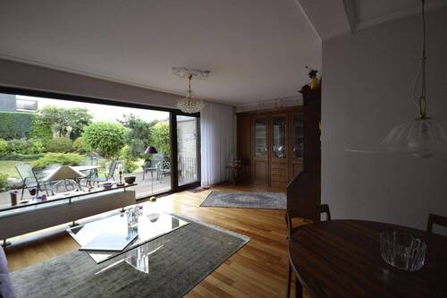 grosse Fensterfront zum Garten - 
