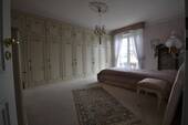 Schlafzimmer mit Einbauschrank - 