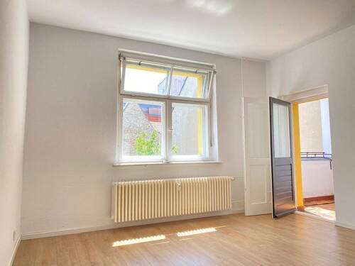Zimmer mit Balkon - 2 Zimmer Etagenwohnung in Berlin