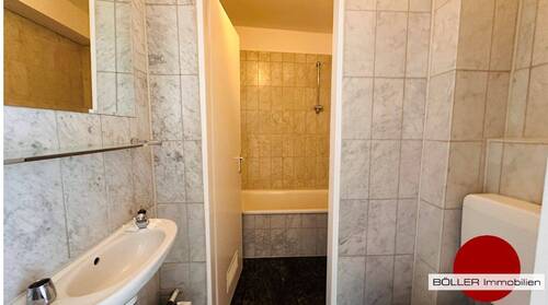 Bad mit Badewanne! - 