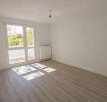 Nachnutzer gesucht! Ruhig gelegen... Schöne 3-Zimmerwohnung mit Wanne und Balkon - Halle (Saale) Südstadt