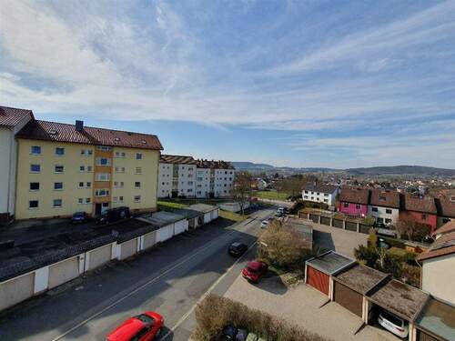 Herrlicher Weitblick - Ihr Makler vor Ort bietet an: Großzügige 3-Zimmer-Eigentumswohnung mit herrlichem Weitblick in Lichtenfels