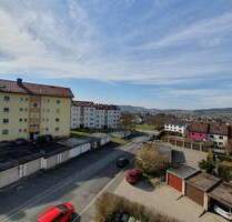 Ihr Makler vor Ort bietet an: Großzügige 3-Zimmer-Eigentumswohnung mit herrlichem Weitblick in Lichtenfels