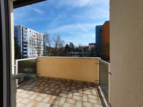 Sonniger Balkon mit Blick - 