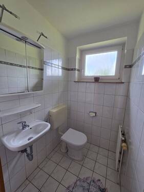 Gäste Bad - 5 Zimmer Etagenwohnung zur Miete in Hepstedt