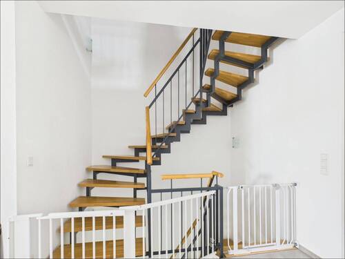 Treppe - Doppelhaushälfte mit 145,00 m² in Haibach zur Miete