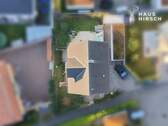 Hausansicht von oben - Einfamilienhaus mit Einliegerwohnung, Garten und Garage in Pforzheim-Sonnenhof