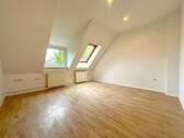 1_Zimmer 1_Wohnzimmer - Ruhige Dachgeschoss Wohnung in Bestlage von Bremen-Lesum